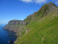 Soyðistangi Aussicht auf Nakkur (547m) und Flesjarnar Klippen_Insel Suðuroy